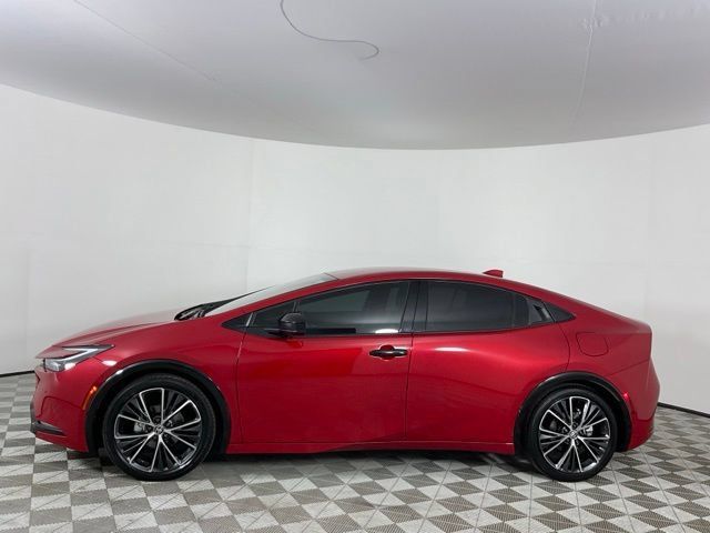Used 2025 Toyota Prius XLE FWD image 8