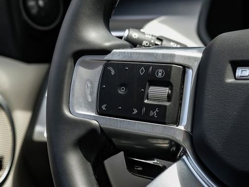 Used 2025 Land Rover Discovery Dynamic SE AWD/4WD image 21