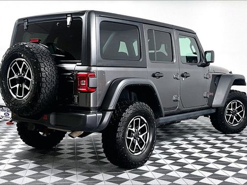 Used 2025 Jeep Wrangler Unlimited Rubicon AWD/4WD image 12