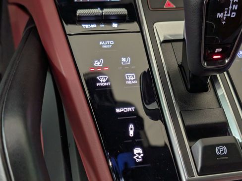 Used 2023 Porsche Cayenne S image 25