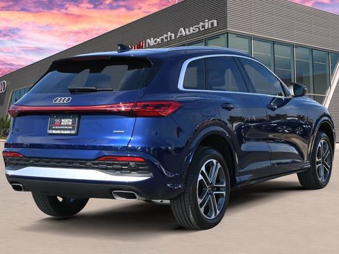 Certified 2025 Audi Q5 Premium w/ Convenience Package AWD/4WD image 3