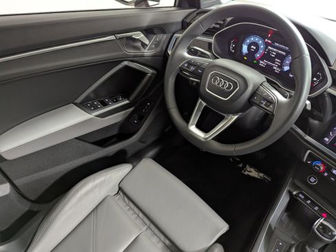 Certified 2025 Audi Q3 2.0T Premium image 9