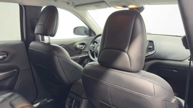 Used 2021 Jeep Cherokee Latitude Lux w/ Comfort/Convenience Group FWD image 16