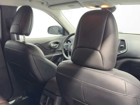 Used 2021 Jeep Cherokee Latitude Lux w/ Comfort/Convenience Group FWD image 16