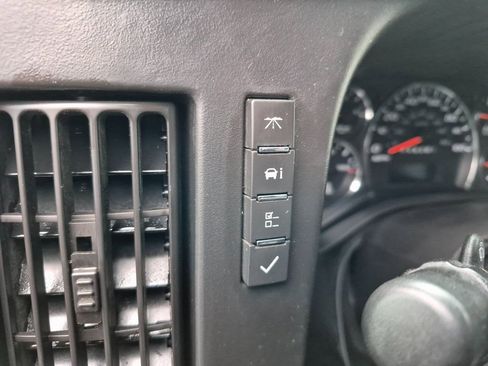 Used 2015 Chevrolet Express 2500 image 17