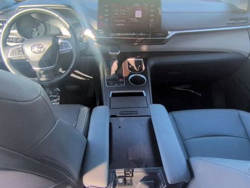 Certified 2023 Toyota Sienna XLE image 26