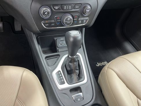 Used 2015 Jeep Cherokee Limited w/ Luxury Group FWD image 24
