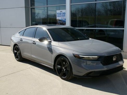 Used 2023 Honda Accord Sport image 2