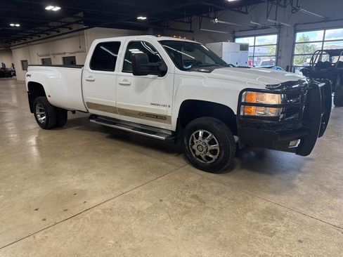 Used 2008 Chevrolet Silverado 3500 LTZ w/ EZ-Lift Tailgate Package image 3