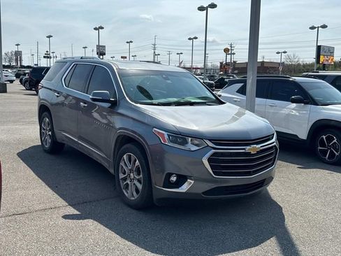 Used 2021 Chevrolet Traverse Premier image 2