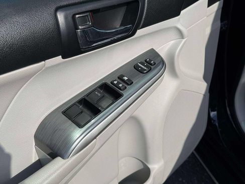 Used 2012 Toyota Camry XLE w/ Leather Pkg FWD image 19