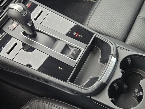 Certified 2026 Porsche Macan AWD/4WD image 20