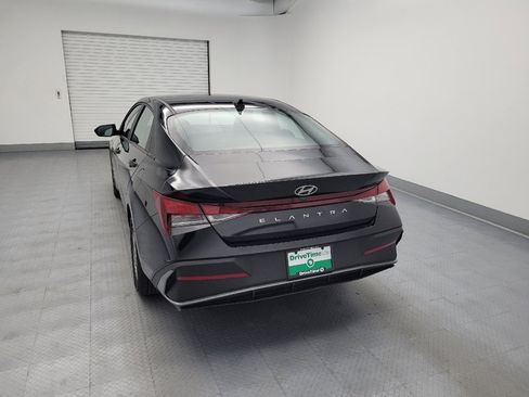 Used 2025 Hyundai Elantra SE w/ Cargo Package FWD image 6