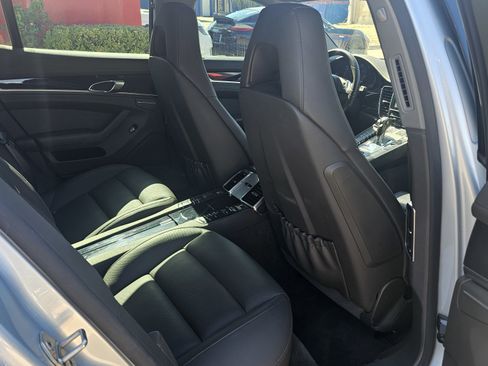 Used 2016 Porsche Panamera 4 w/ Premium Package Plus image 26