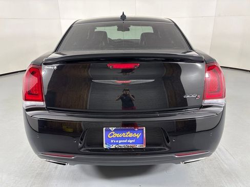Used 2023 Chrysler 300 S w/ Comfort Group RWD image 7