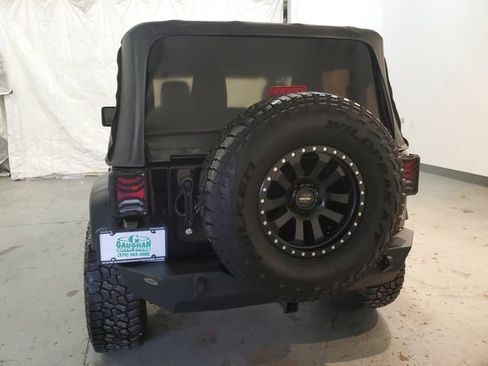 Used 2017 Jeep Wrangler Sport w/ Quick Order Package 24S AWD/4WD image 5