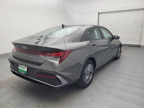 Used 2024 Hyundai Elantra SEL FWD image 9