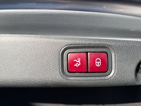 Used 2017 Mercedes-Benz E 300 4MATIC image 12