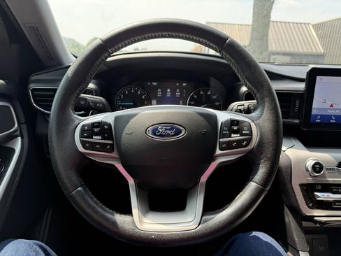 Used 2021 Ford Explorer XLT w/ Equipment Group 202A RWD image 8
