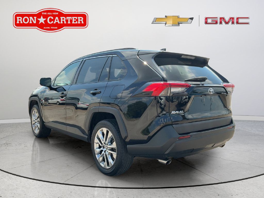 Used 2021 Toyota RAV4 XLE Premium FWD image 4
