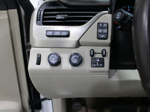 Used 2019 GMC Yukon XL Denali w/ Denali Ultimate Package AWD/4WD image 10