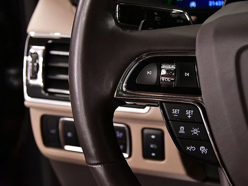 Used 2024 Lincoln Navigator Reserve AWD/4WD image 21