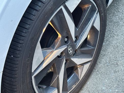 Used 2023 Hyundai Elantra Limited w/ Cargo Package image 7