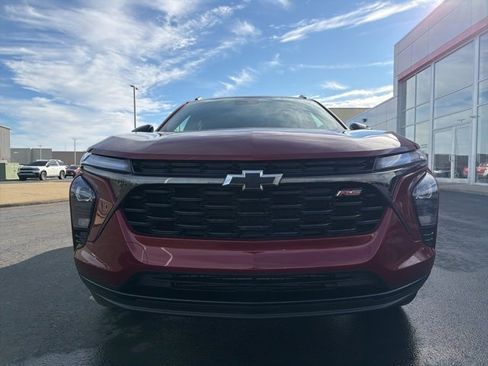 Used 2024 Chevrolet Trax RS w/ Sunroof Package image 2