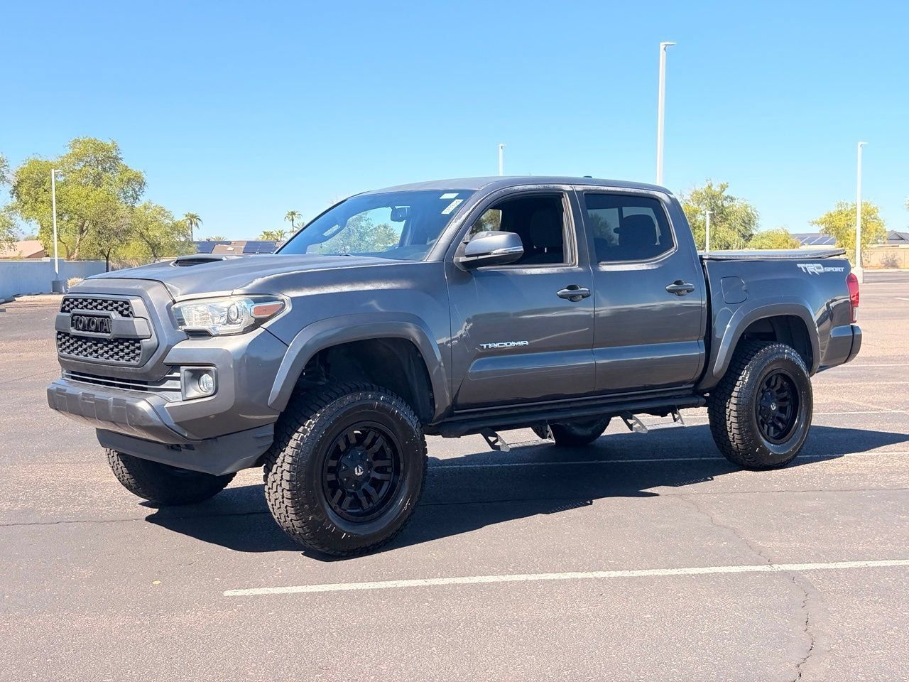 Used 2016 Toyota Tacoma TRD Sport w/ Towing Package RWD image 2