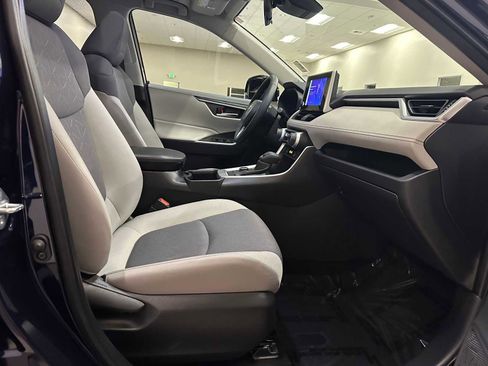 Used 2025 Toyota RAV4 XLE w/ Convenience Package image 34