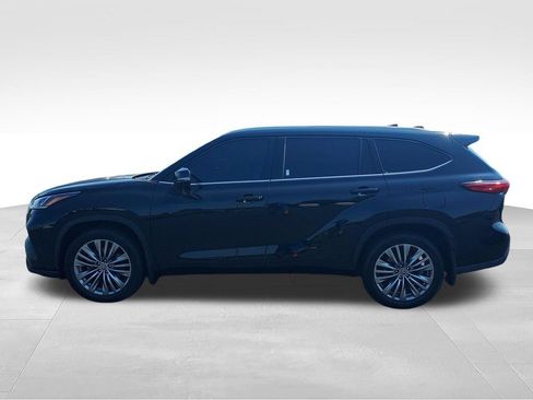 Used 2021 Toyota Highlander Platinum AWD/4WD image 2
