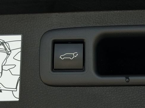 Used 2024 Toyota Highlander XLE FWD image 31