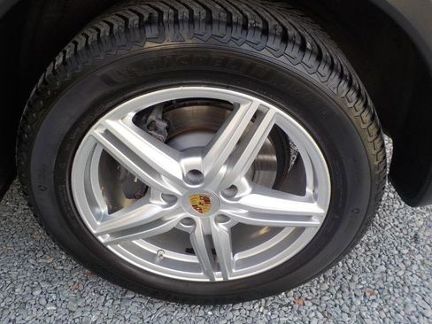 Used 2016 Porsche Cayenne w/ Premium Package image 35