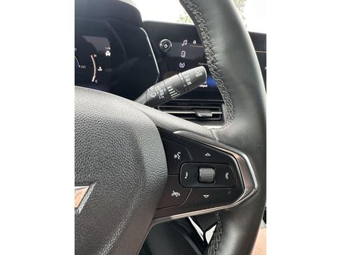 Used 2024 Chevrolet Trax LT w/ LT Convenience Package FWD image 27