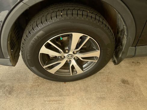 Certified 2018 Toyota RAV4 XLE AWD/4WD image 10