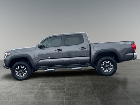 Used 2017 Toyota Tacoma TRD Off-Road w/ Tow Package (A/T) image 4