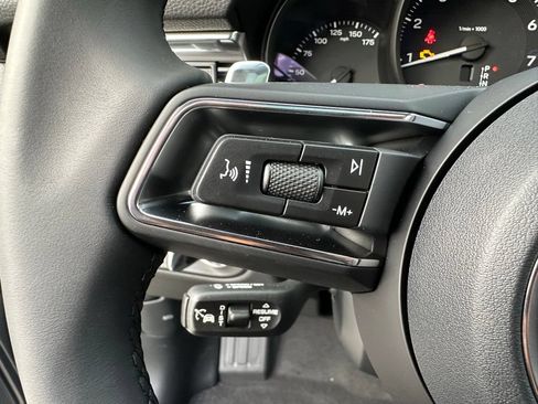 Used 2026 Porsche Macan AWD/4WD image 18