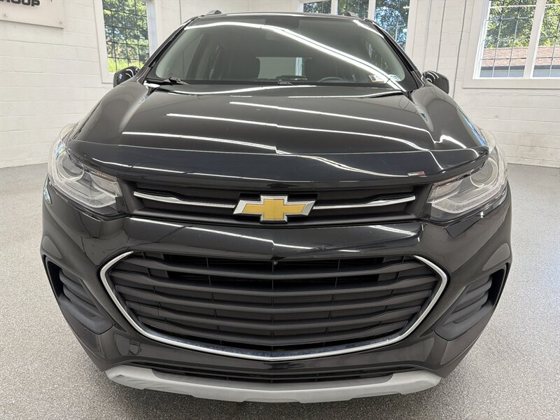 Used 2019 Chevrolet Trax LT w/ LT Convenience Package AWD/4WD image 2