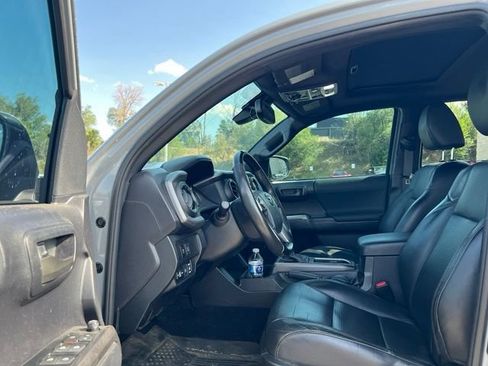 Used 2020 Toyota Tacoma TRD Off-Road w/ TRD Premium Off Road Package AWD/4WD image 25