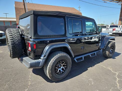 Used 2018 Jeep Wrangler Unlimited Sahara AWD/4WD image 8