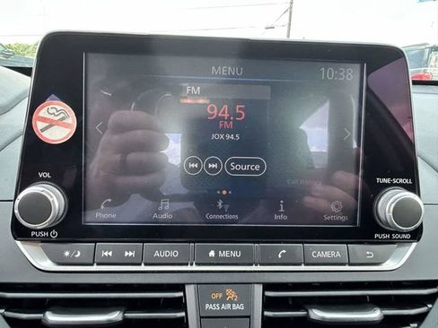 Used 2025 Nissan Altima 2.5 SV FWD image 19