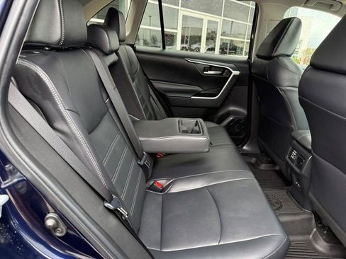 Used 2023 Toyota RAV4 XLE Premium image 12