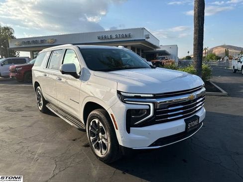 New 2026 Chevrolet Suburban LT w/ Comfort Package AWD/4WD image 1