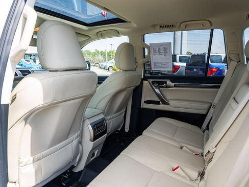 Used 2020 Lexus GX 460 Premium w/ Premium Package image 21