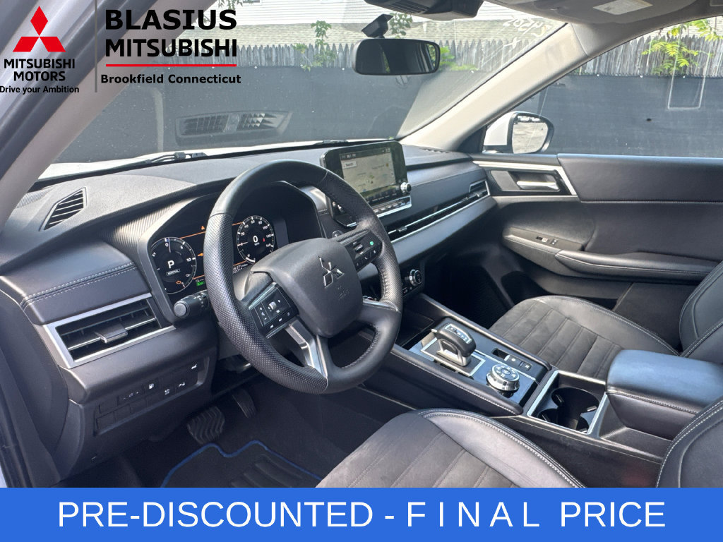 Used 2024 Mitsubishi Outlander 4WD Plug-In Hybrid image 14
