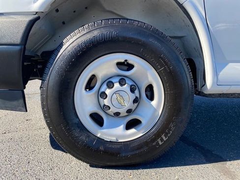 Used 2024 Chevrolet Express 2500 Extended image 17