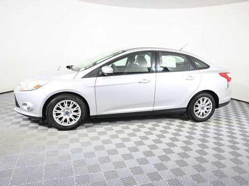 Used 2012 Ford Focus SE image 2