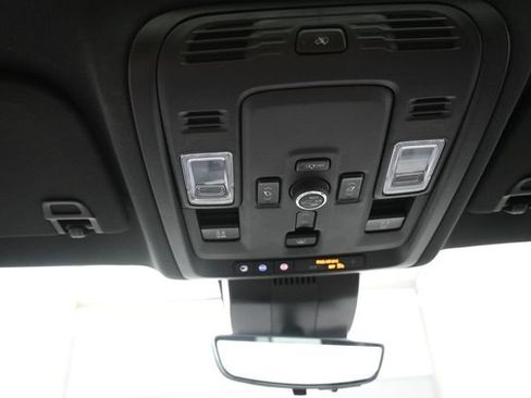 Used 2025 Chevrolet Tahoe High Country AWD/4WD image 12