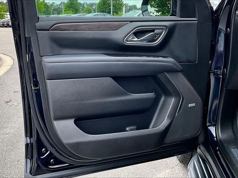 Used 2021 Chevrolet Tahoe LT w/ LT Signature Package RWD image 24