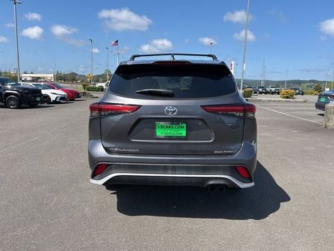 Used 2022 Toyota Highlander XSE AWD/4WD image 8